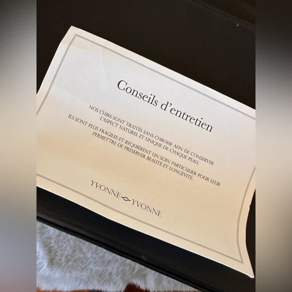 Yvonne Yvonne chain and leather shoulder bag purse black gold accents - Picture 7 of 9